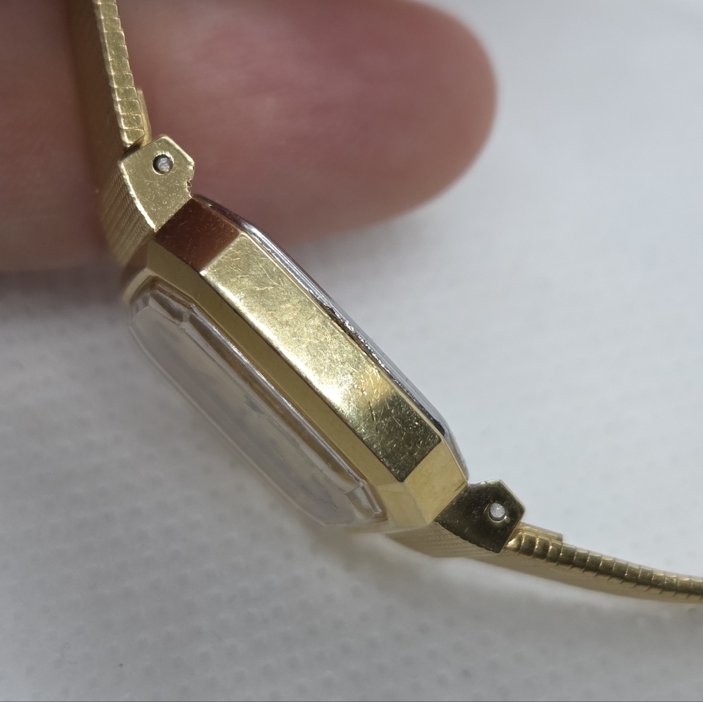 Seiko Quartz Vintage Women's Watch Small Gold Tone Face 6.5" - Picture 10 of 11